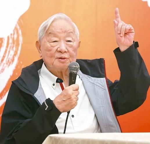台积电创办人：台湾半导体优势二三十年恐消失