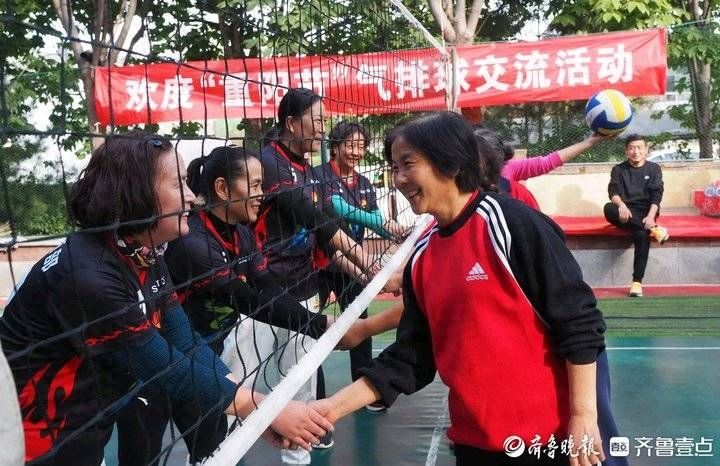 喜迎重阳节，济南五十多位气排老球友聚会交流球技